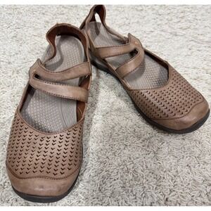 Bare Traps Women's Femme Flat Mary‎ Jane Slingback Sandal Shoe Size 8.5 Comfort